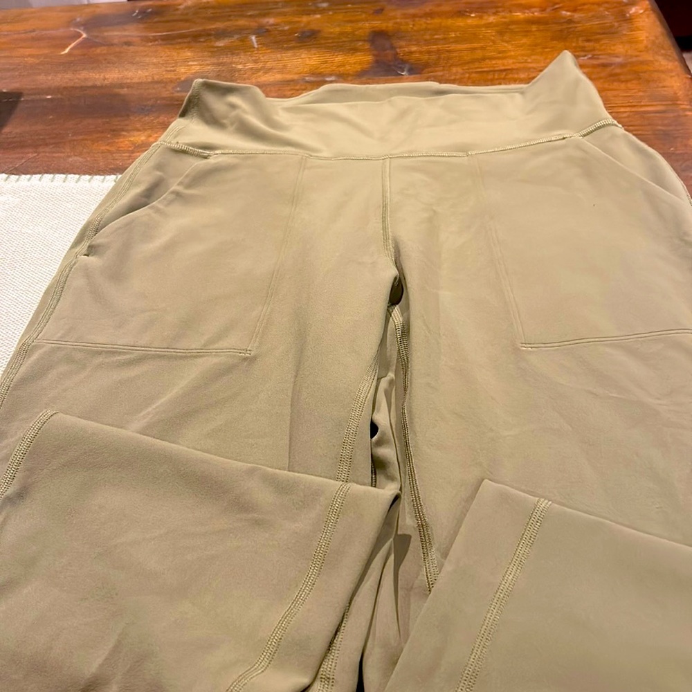 Lululemon joggers w pockets